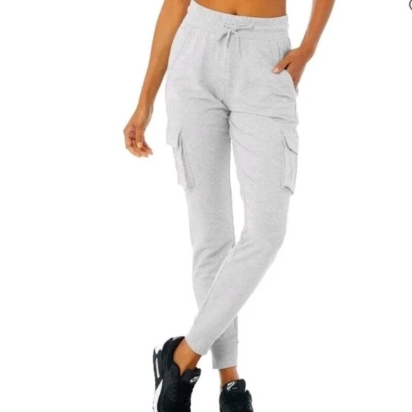 ALO Yoga Unwind Cargo Sweatpant Dove Grey Heather Pockets Pant Jogger Sz S - Picture 1 of 13